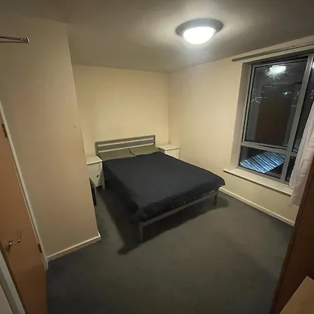 2 Bed Duplex In Leeds City Centre 利兹