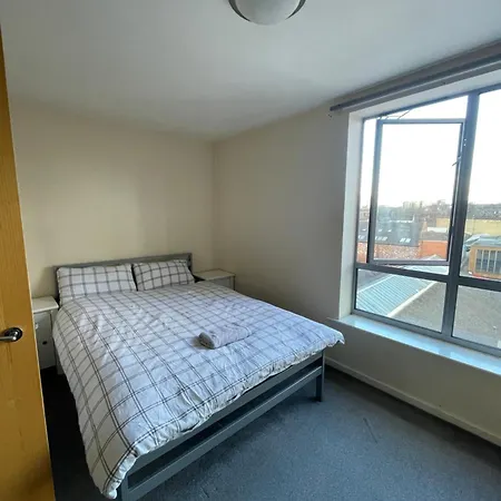 2 Bed Duplex In Leeds City Centre 利兹
