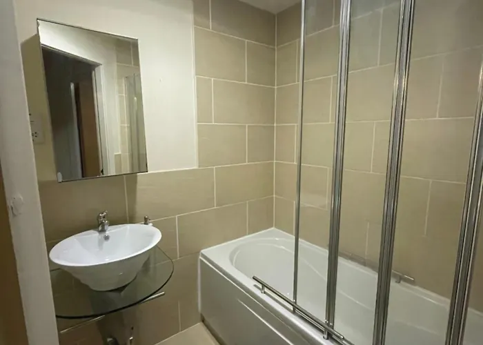 2 Bed Duplex In Leeds City Centre Апартаменти *